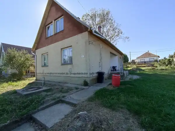 Eladó családi ház, Tiszaőrs 3 szoba 167 m² 20.9 M Ft